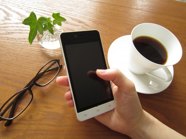 携帯電話とコーヒー